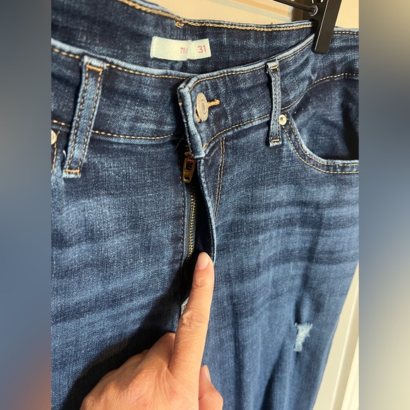 Levi's 711 Distressed Skinny Jeans Size 31 - Picture 6 of 10